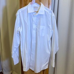 Roundtree & York Men’s buttondown dress shirt